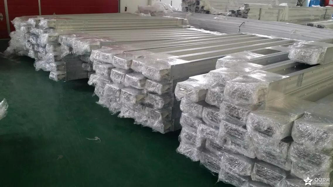 <b>密集型母線(xiàn)槽發(fā)貨 (3</b>